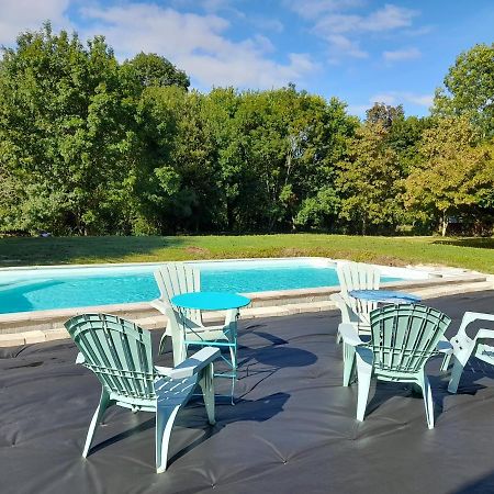 Domaine Du Grand Ormeau Bed & Breakfast Semillac Bagian luar foto