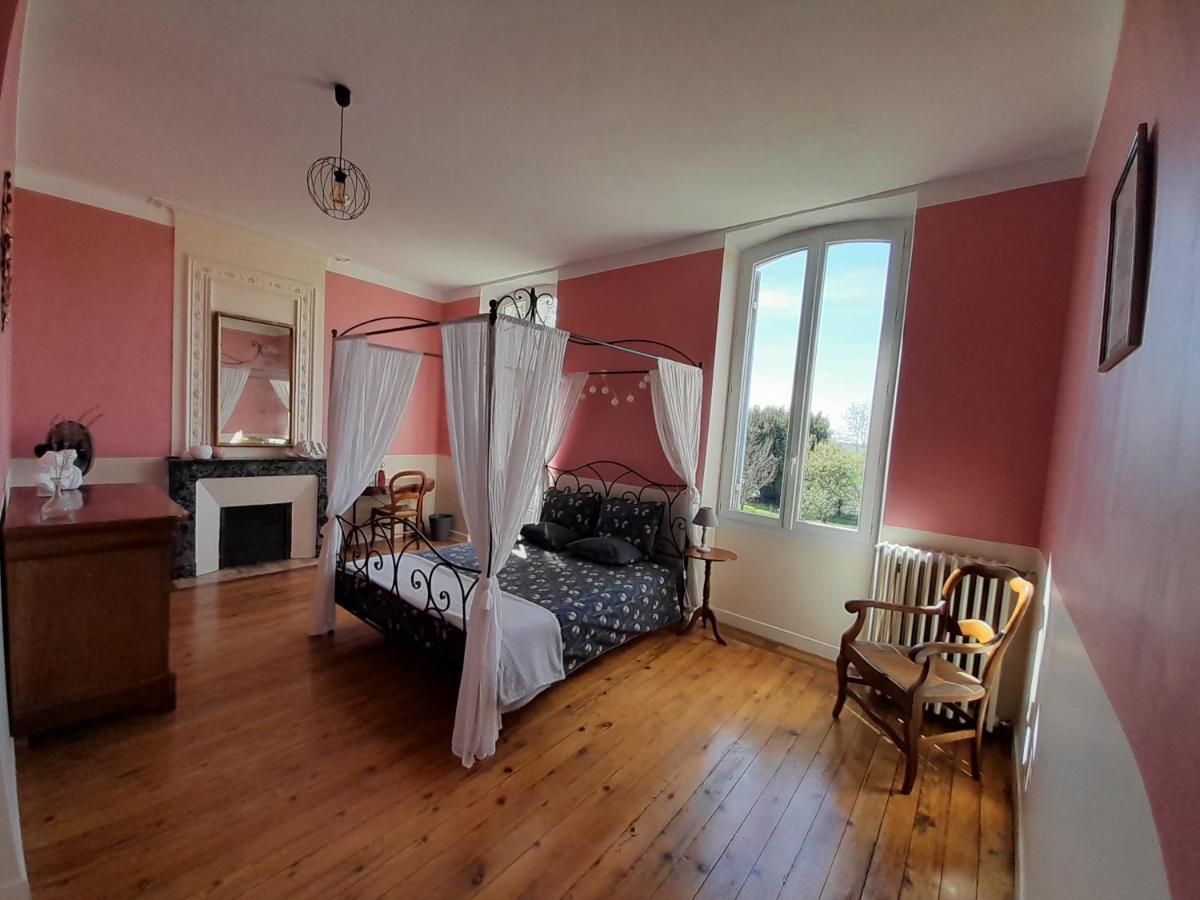 Domaine Du Grand Ormeau Bed & Breakfast Semillac Bagian luar foto