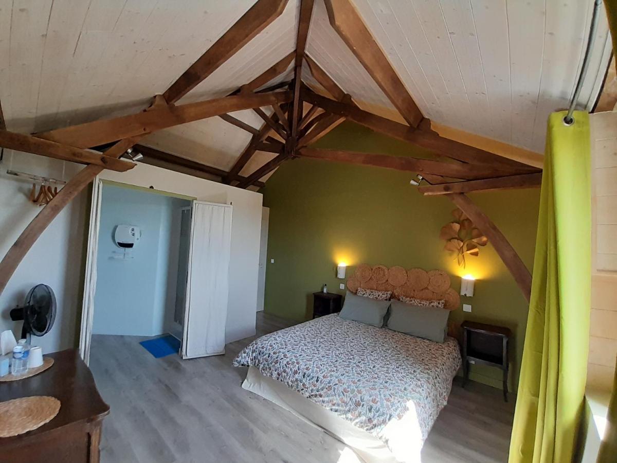 Domaine Du Grand Ormeau Bed & Breakfast Semillac Bagian luar foto