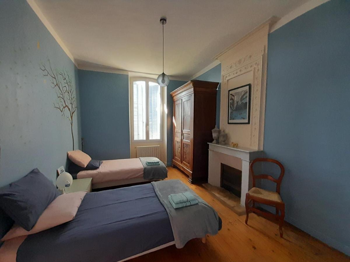 Domaine Du Grand Ormeau Bed & Breakfast Semillac Bagian luar foto